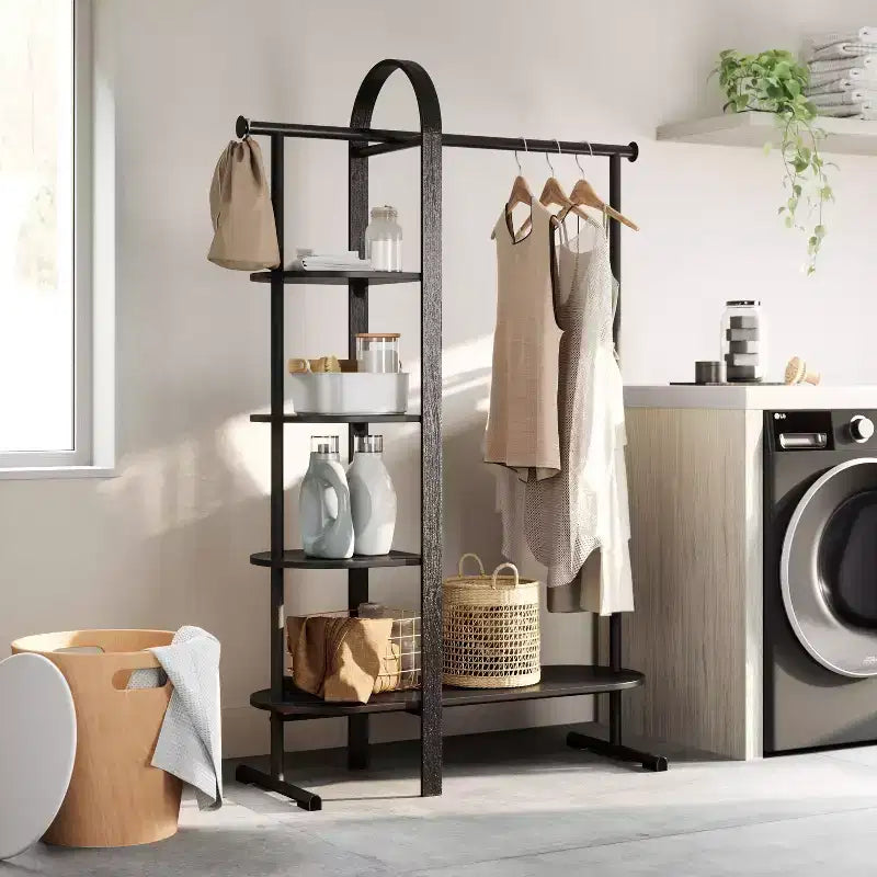 Porte-vêtements Umbra Bellwood noir : cadre en eucalyptus, tringle et étagère fixes, hauteur de 167 cm, capacité de 55 kg, outils de montage inclus