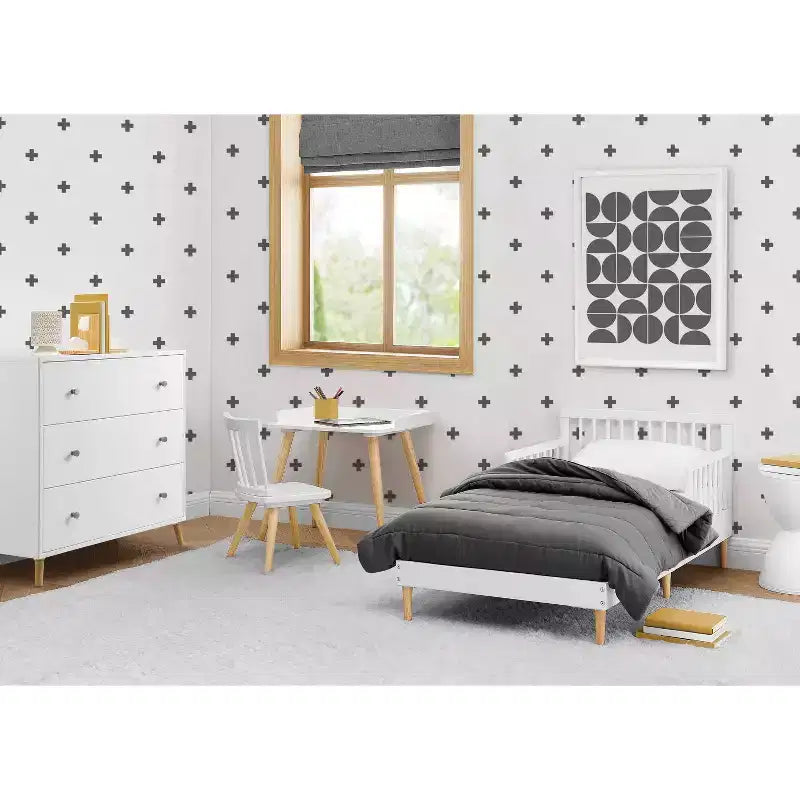 Lit pour enfant Delta Children Jordan - Blanc Bianca : Lit de taille standard, cadre en pin, style décoratif moderne