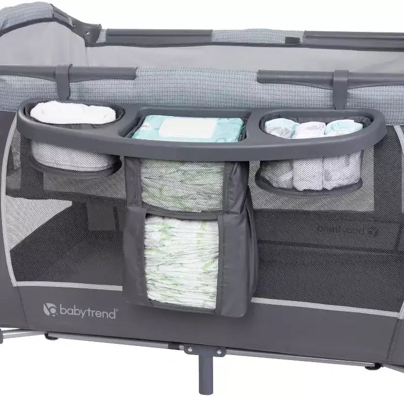 Baby Trend Lil Snooze Deluxe III Centre de puériculture et parc pour jumeaux - Gris douillet : Cadre en métal, Rembourrage en mousse, Capacité de 13,6 kg
