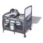 Baby Trend Lil Snooze Deluxe III Centre de puériculture et parc pour jumeaux - Gris douillet : Cadre en métal, Rembourrage en mousse, Capacité de 13,6 kg