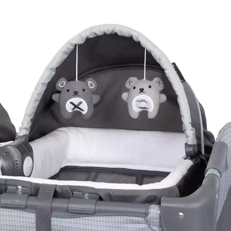 Baby Trend Lil Snooze Deluxe III Centre de puériculture et parc pour jumeaux - Gris douillet : Cadre en métal, Rembourrage en mousse, Capacité de 13,6 kg