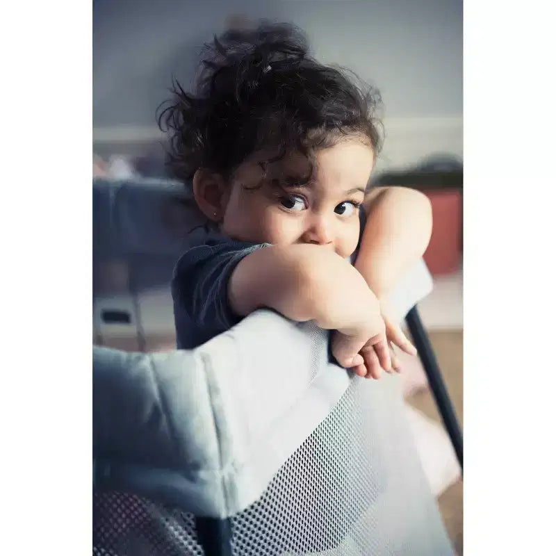 BABYBJÖRN Lit de voyage Light - Argent clair : Sac de transport, cadre en acier, se plie pour un transport facile