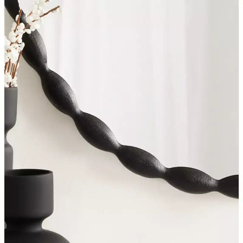 Kate & Laurel All Things Decor Miroir rond moderne festonné 66 cm Perlina Noir : Matériel de montage inclus, aucun assemblage requis