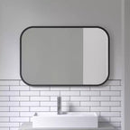Miroir mural rectangulaire de 24 po x 36 po avec moyeu noir - Umbra : design moderne, aucun assemblage, montage mural
