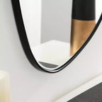 Miroir mural décoratif Ponder 22"x30" noir - Kate & Laurel All Things Decor : Asymétrique, bord biseauté, fixation murale