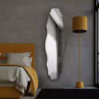 Miroir mural ovale Howard Elliott Embry à cadre nervuré vintage : 31 pouces de hauteur, 21 pouces de largeur, finition nickel, matériau polyuréthane, aucun assemblage requis