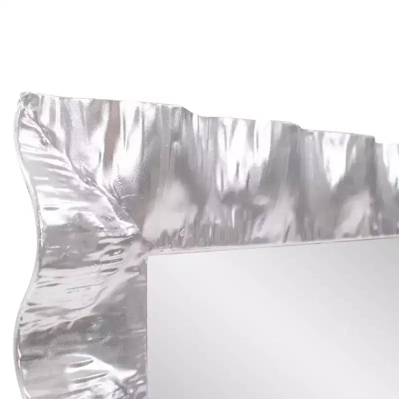 Miroir de vanité rectangulaire en métal à volants Howard Elliott 40"x29.5" La Bailadora, Argent brillant