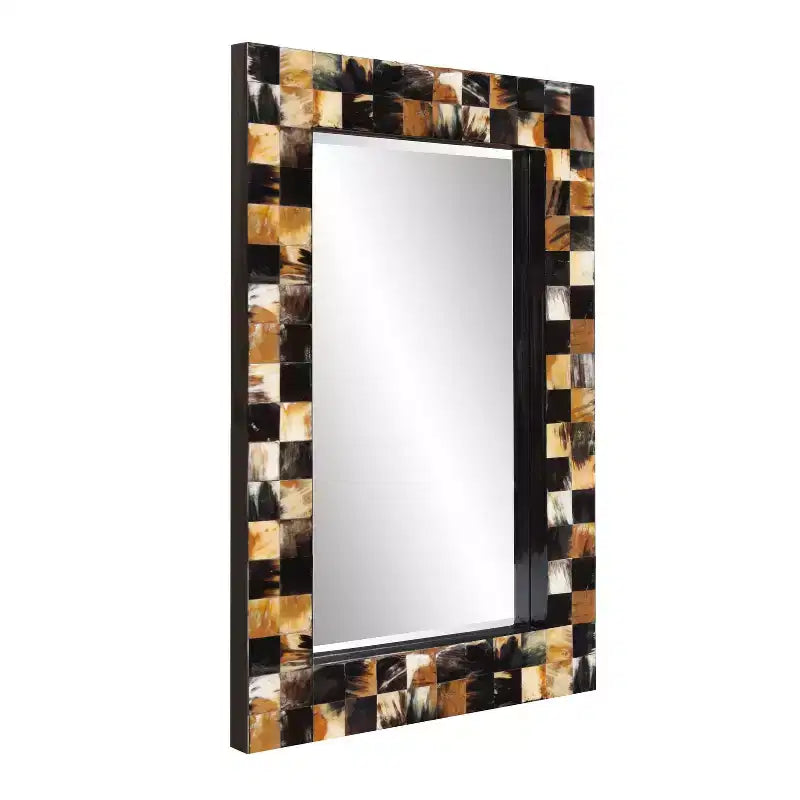 Miroir mural biseauté rectangulaire Howard Elliott Elias 24" avec cadre en corne carrelée blanc et tan