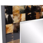 Miroir mural biseauté rectangulaire Howard Elliott Elias 24" avec cadre en corne carrelée blanc et tan