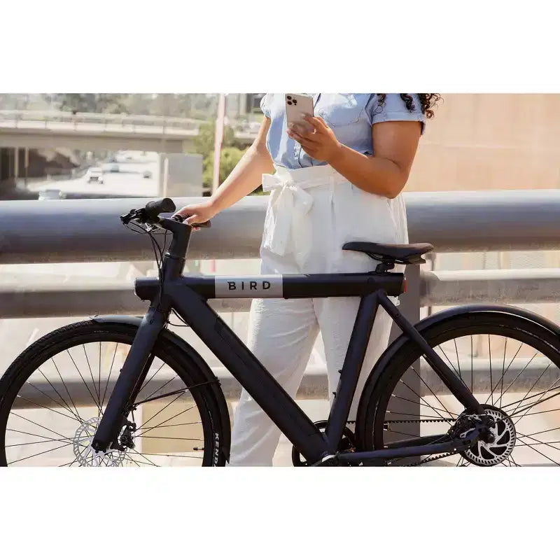 Vélo électrique hybride Bird Adult A Frame 28" Step Over - Noir : Cadre en aluminium, Vitesse maximale de 32 km/h