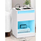 Table de chevet avec station de recharge, table de chevet avec tiroir, lumières LED réglables latérales modernes, 2 prises CA, 2 ports USB pour chambre à coucher
