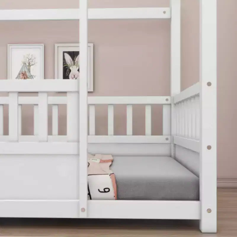 Lit en bois individuel bas avec toit style maisonnette et balustrades
