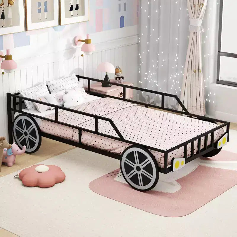 Cadre de lit double Costway en métal en forme de voiture avec roues, décorations et barrières de sécurité