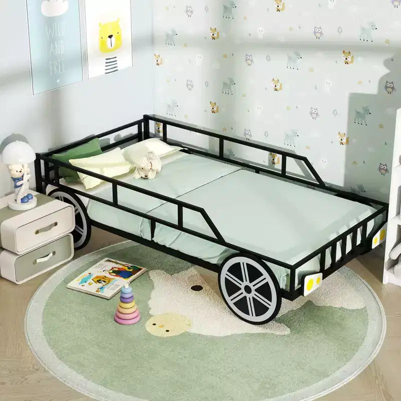 Cadre de lit double Costway en métal en forme de voiture avec roues, décorations et barrières de sécurité