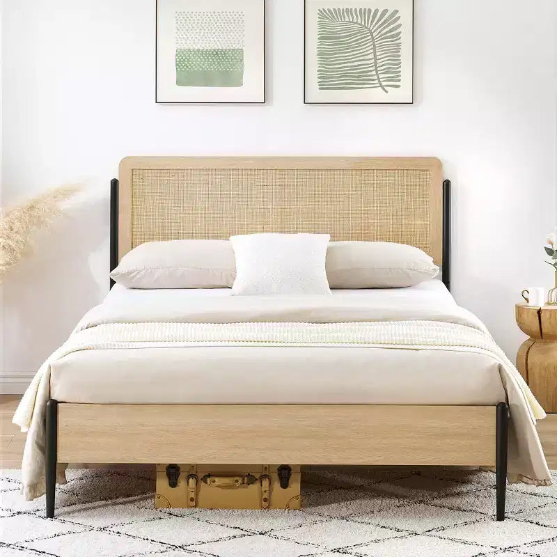 Cadre de lit double/grand lit avec tête de lit incurvée en rotin et métal et plateforme avec pied de lit en bois et rangement sous le lit
