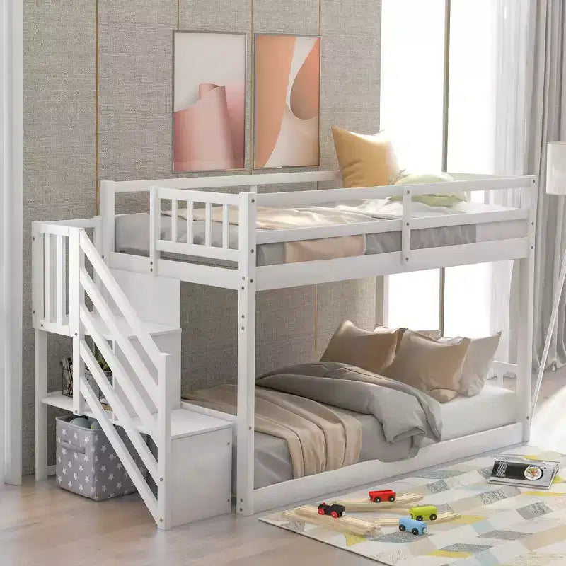Lit superposé Okak Twin sur Twin en bois massif, lit superposé bas avec échelle de rangement et barrière de sécurité pour enfants et adolescents, facile à monter