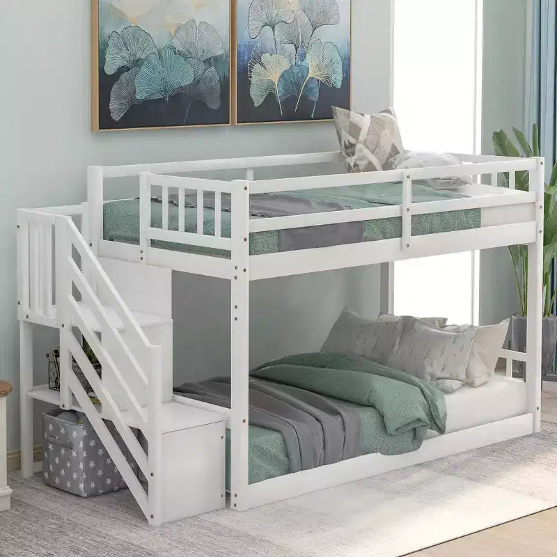 Lit superposé Okak Twin sur Twin en bois massif, lit superposé bas avec échelle de rangement et barrière de sécurité pour enfants et adolescents, facile à monter