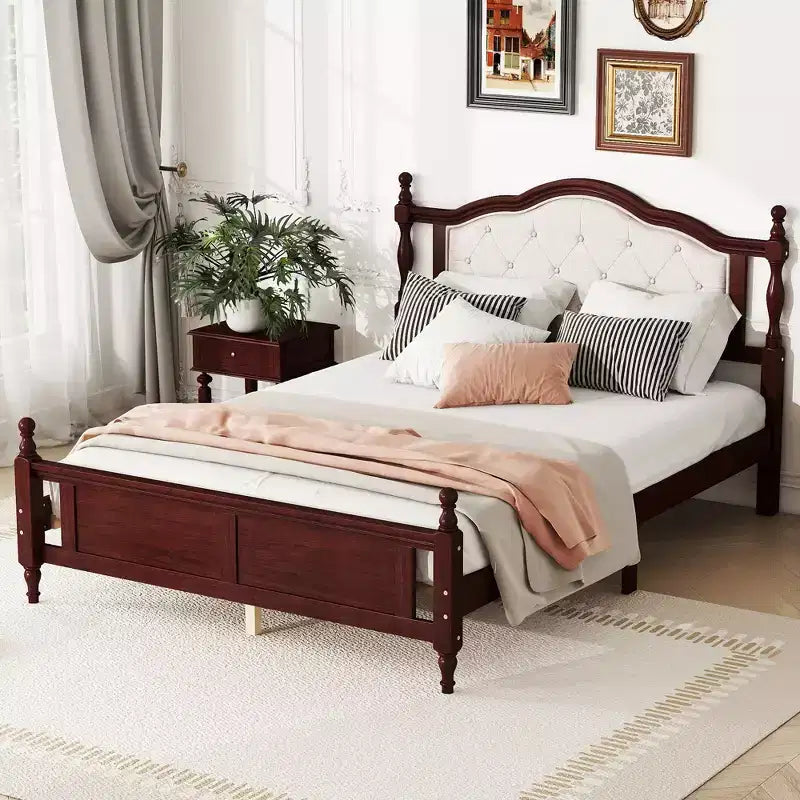 Lit en bois de pin MATEERTY Queen avec pied de lit à panneaux, deux pieds de support de longeron de lit et pieds de support de plateforme centrale, marron