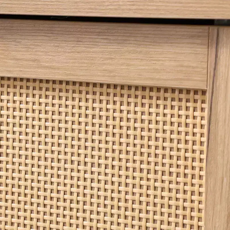 Meuble de rangement GDFStudio Riven Mid-Century Modern de 89,9 cm avec portes en rotin tressé, étagères ouvertes et étagères réglables