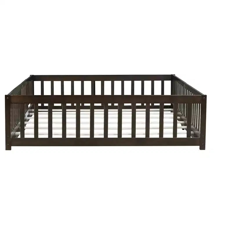 Lit de sol MAYEERTY Queen avec clôture, porte, barrières de lit en bois d'hévéa marron