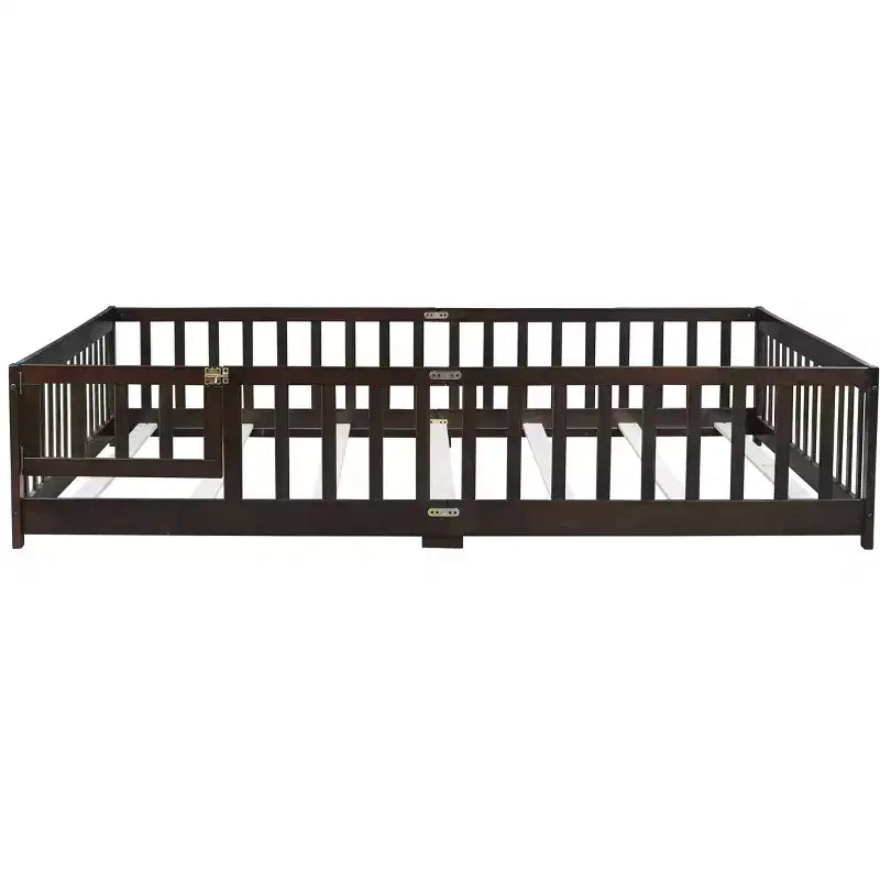 Lit de sol MAYEERTY Queen avec clôture, porte, barrières de lit en bois d'hévéa marron