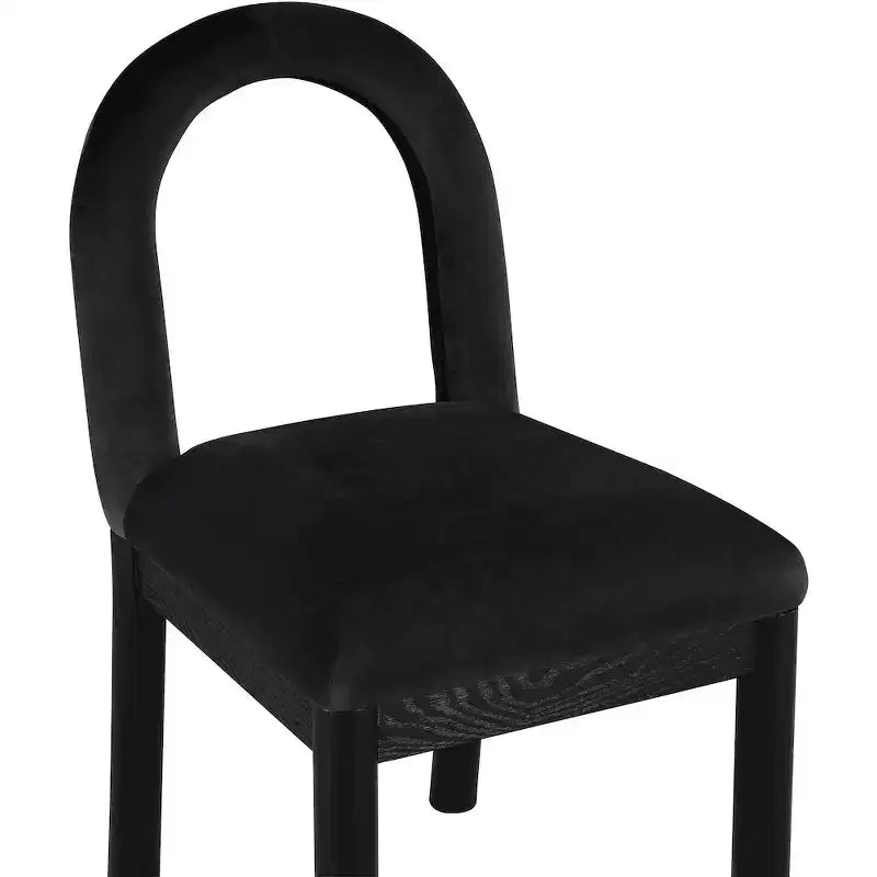 Meridian Furniture, Chaise de salle à manger en velours Conrad