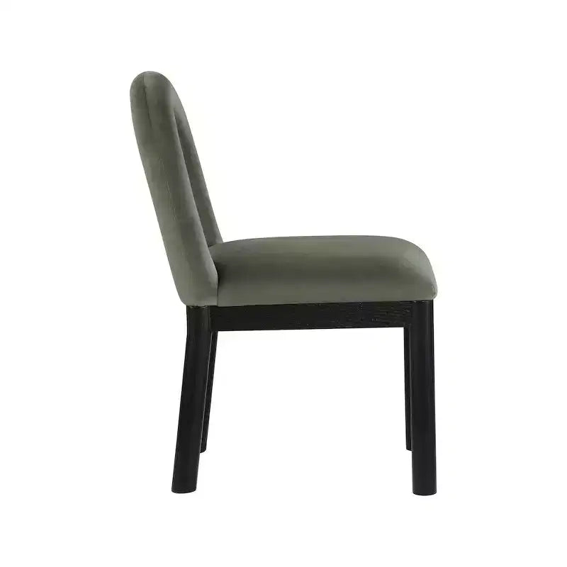 Meridian Furniture, Chaise de salle à manger en velours Conrad