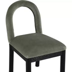Meridian Furniture, Chaise de salle à manger en velours Conrad