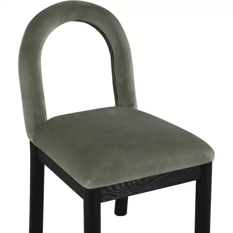 Meridian Furniture, Chaise de salle à manger en velours Conrad