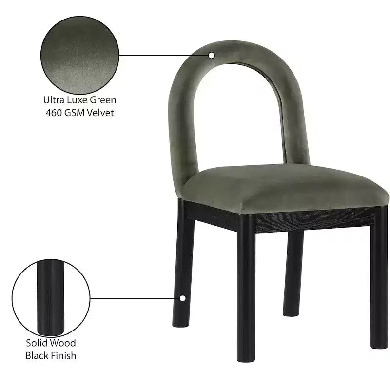 Meridian Furniture, Chaise de salle à manger en velours Conrad