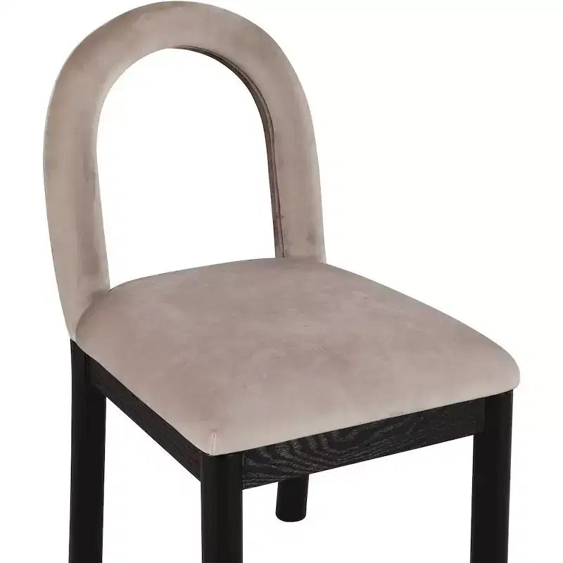 Meridian Furniture, Chaise de salle à manger en velours Conrad