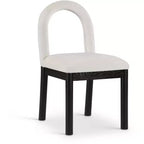 Meridian Furniture, Chaise de salle à manger en velours Conrad