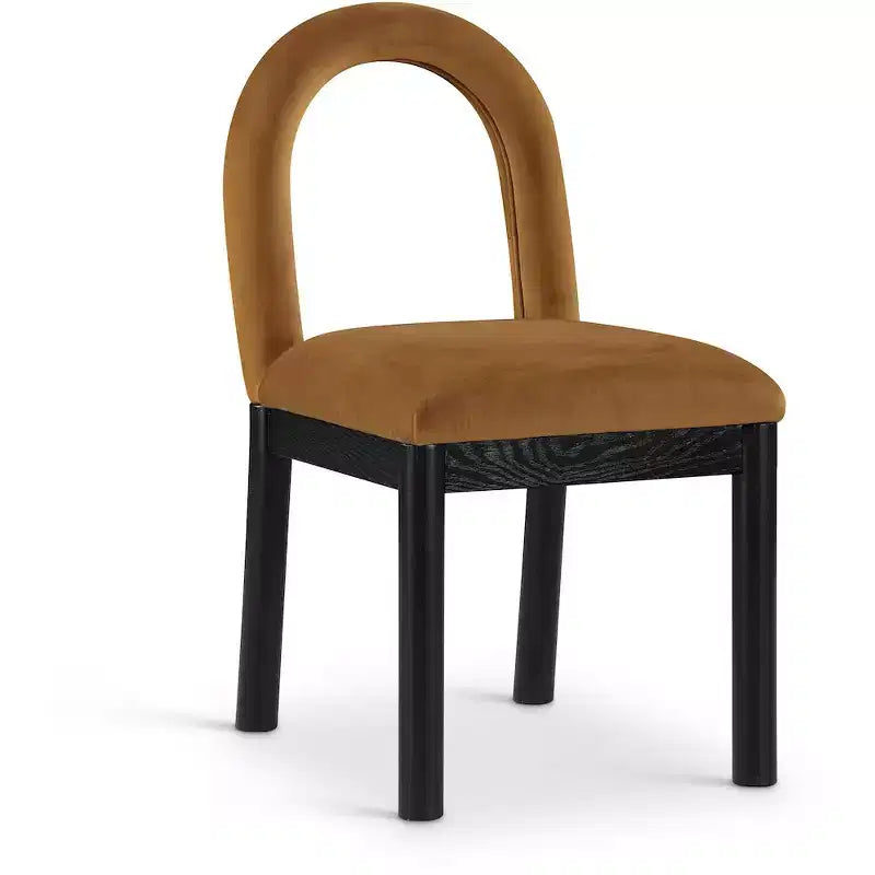 Meridian Furniture, Chaise de salle à manger en velours Conrad