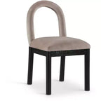 Meridian Furniture, Chaise de salle à manger en velours Conrad