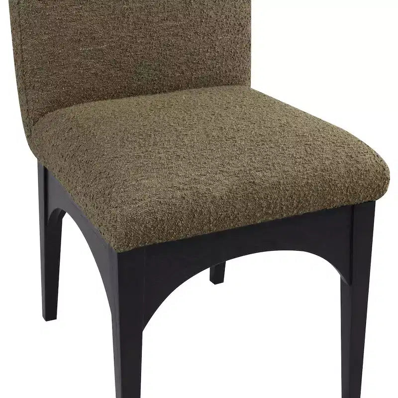 Meridian Furniture, Chaise de salle à manger Waldorf en tissu bouclé