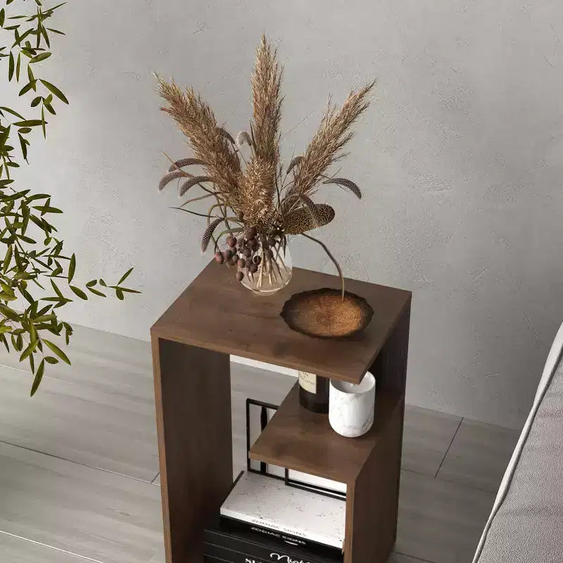 Zeus et Ruta : Table moderne haut de gamme de 63,5 cm avec étagères de rangement ouvertes