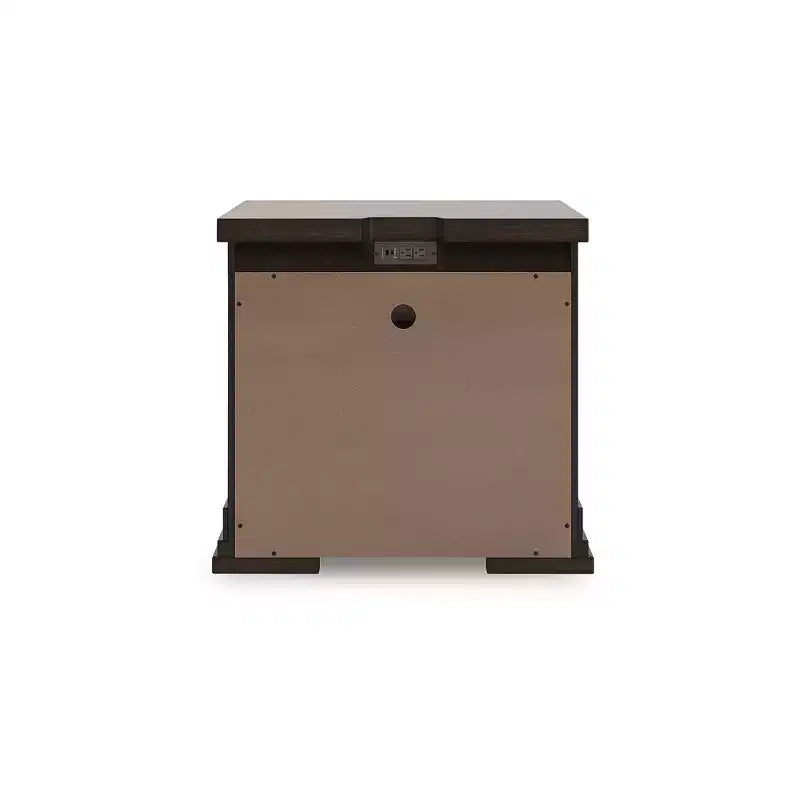 Table de chevet à 3 tiroirs Taffenbrook de Signature Design by Ashley avec ports de chargement USB et prises électriques - Marron moyen