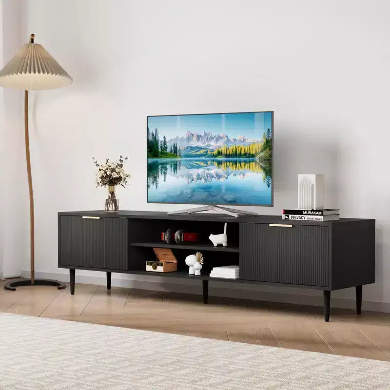 Meuble TV noir GustoWave pour téléviseurs jusqu'à 75 pouces, meuble de divertissement avec grands placards de rangement pour chambre à coucher, bureau
