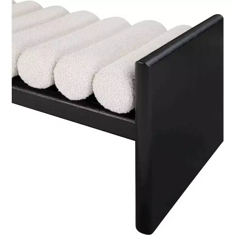 Meridian Furniture, Banc Waverly en tissu bouclé