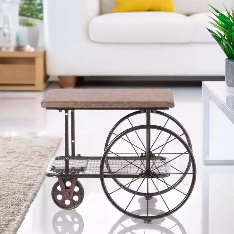 Table basse de style chariot industriel Vintiquewise avec dessus en bois rustique, grandes roues à rayons, étagère en filet, table d'appoint fonctionnelle et porte-revues
