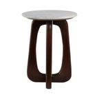 Table d'appoint moderne en bois, marbre et fer, avec base sculpturale ajourée et design géométrique contemporain pour un style raffiné dans les intérieurs.