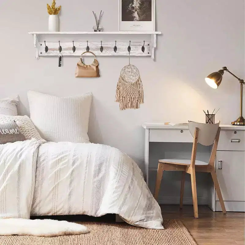 Bekrvio Patère Murale en Bois de 91 cm avec Étagère - Crochets de Manteau Rustiques de Style Ferme Blanc pour Entrée, Salle de Bain, Cuisine, Chambre