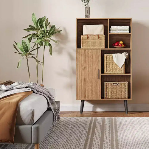 Petite bibliothèque à 4 niveaux de style Mid-Century avec pieds, étagère basse en bois autoportante avec porte, organisateur de rangement cube multifonctionnel en noyer