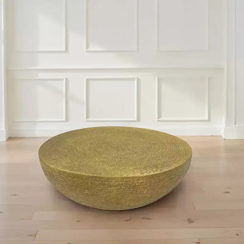 Table basse Royal Hampton | Socle rond de 36 pouces avec texture gravée à la main