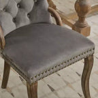Lot de 2 chaises de salle à manger Zeus & Ruta en velours vintage avec bordure touffetée faite à la main, poignées en bois massif et clous décoratifs en cuivre