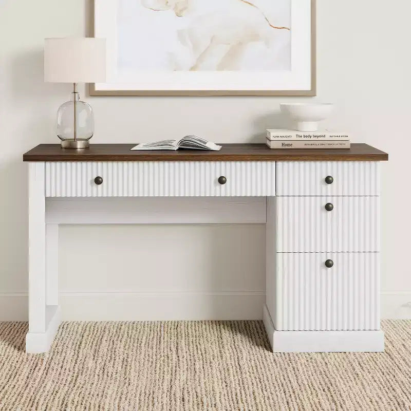 Garvee Fluted Home Office Desk Storage, Bureau de direction moderne 54 pouces avec station de charge, Bureau d'ordinateur en bois avec tiroirs classeurs pour l'étude