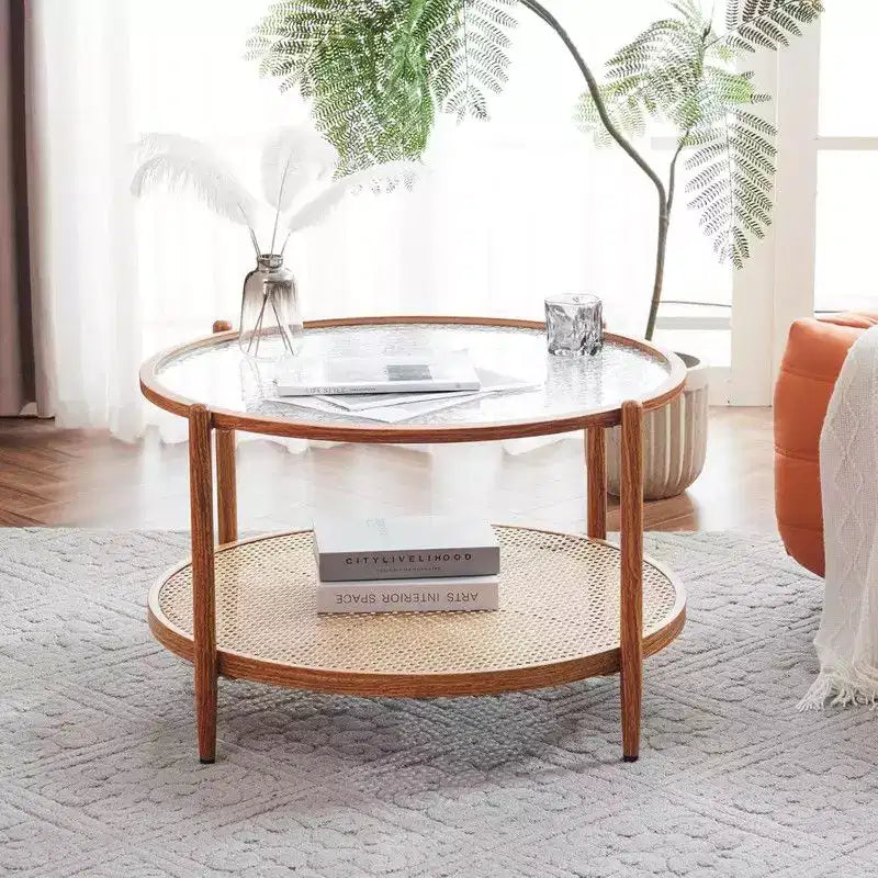 Table basse avec plateau rond en verre à double ondulation et rotin PE assorti à une structure en fer à transfert thermique effet bois