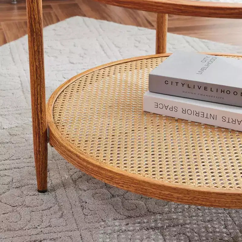 Table basse avec plateau rond en verre à double ondulation et rotin PE assorti à une structure en fer à transfert thermique effet bois