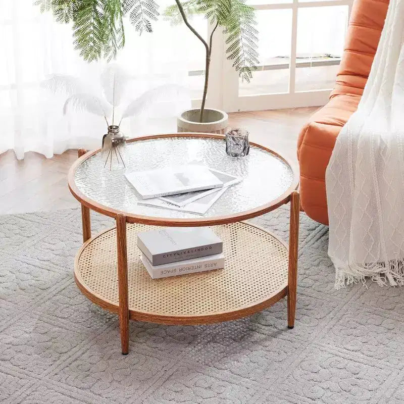 Table basse avec plateau rond en verre à double ondulation et rotin PE assorti à une structure en fer à transfert thermique effet bois