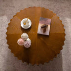 Table basse ronde cannelée GDFStudio Kaen au design moderne du milieu du siècle